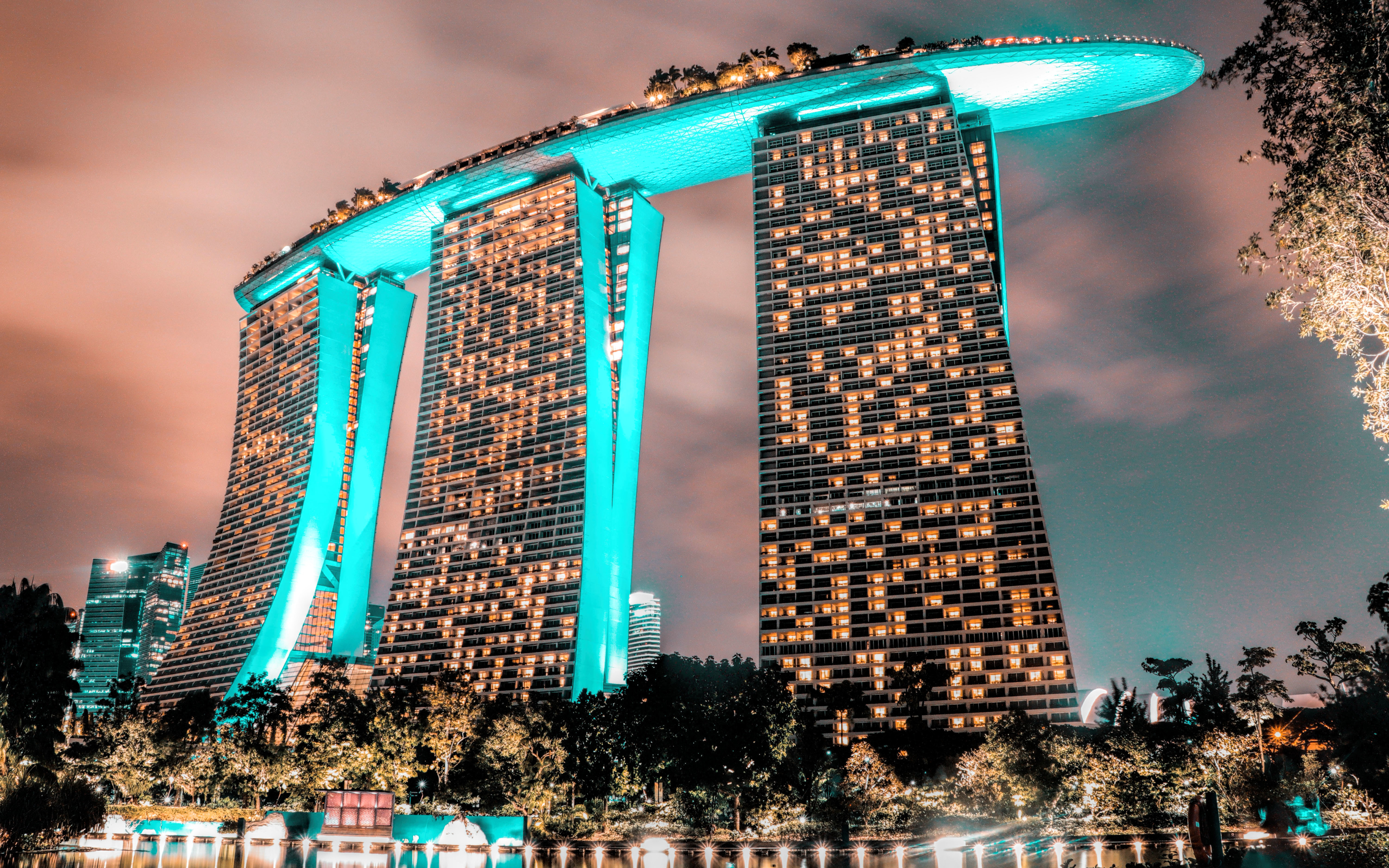 Marina Bay Sands: Ylellisyyden ja viihteen keidas Singaporen sydämessä